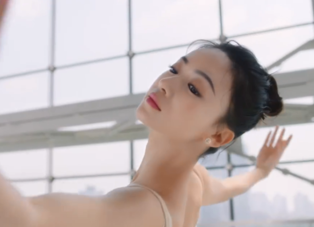 吴谨言芭蕾腿彻底火了空中一字马惊呆全场不参加乘风破浪可惜了