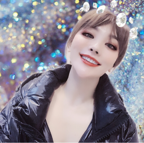 沈腾姐姐疑似整容过度,46岁仍在扮少女,蛇精脸太夸张|沈腾|整容|沈娜