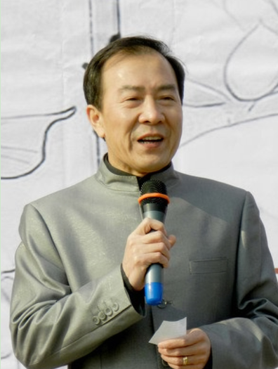 相声大师侯耀文已故13年,小娇妻在离婚后,转身嫁给"侄儿"戴志诚?