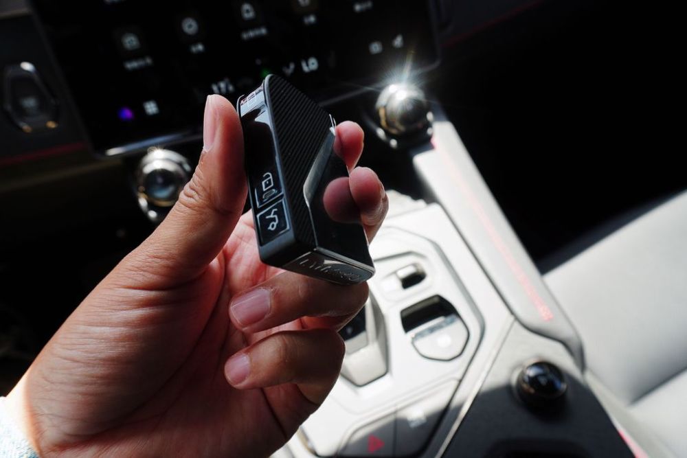 就连车钥匙领克05做得也很与众不同,它摆在车里时我还觉得它是一个印