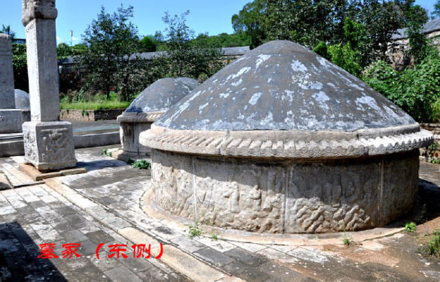 明朝太監有權有錢,墳墓修得極其奢華,墳包上都鑲嵌石刻