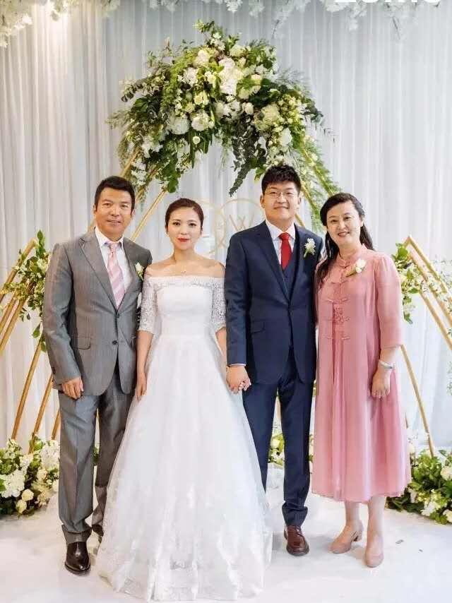 婚礼爸妈服装搭配攻略 儿女结婚 爸妈们怎么穿得体又庄重 腾讯新闻