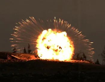 爆破战斗部,c802与其类似相比于破片,这些爆炸成型弹丸的飞散速度更快