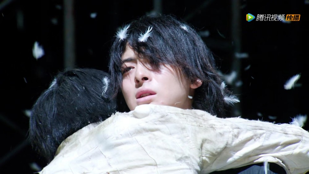 当假面骑士黑化之后白发战兔极为邪魅永梦上演家暴现场