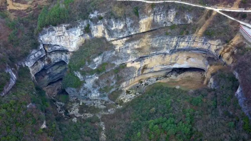 汉中天坑群首次发现大量古生物化石