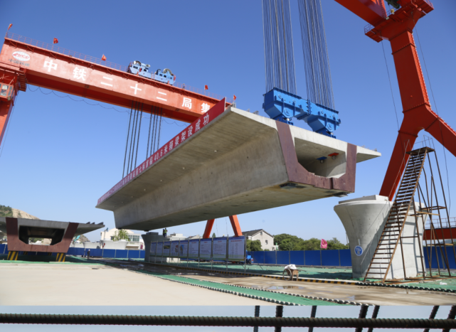 箱梁重1000吨!这条高铁创造新纪录|高铁|沿江城际铁路|中铁二十二局|