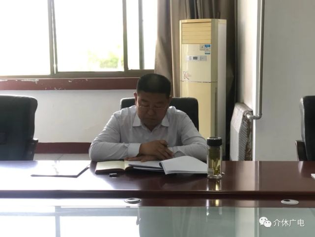 工作,市政府党组成员,市教科局局长鹿人杰及相关单位负责同志陪同检查