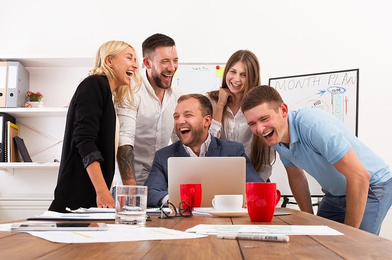 情商高素质高的人不会拿这4种东西来开玩笑