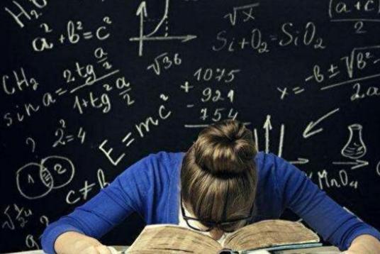 为什么高一的学生普遍都说数学难女生快哭了