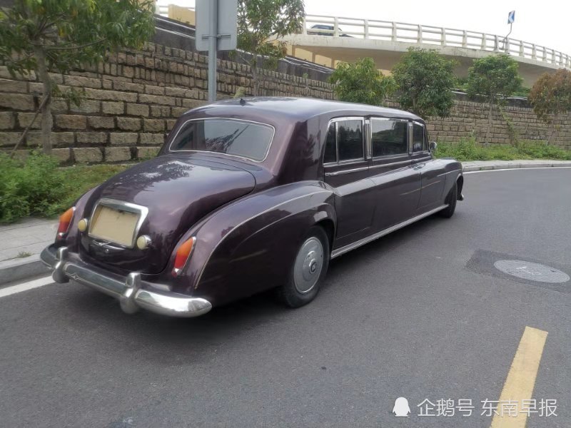 经了解,这种车属于加长的金马牌礼仪车,主要用于婚庆租赁,实际售价也
