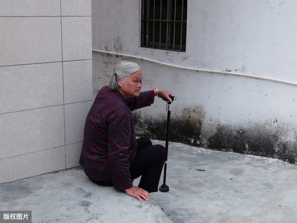 《空巢》:留守的不止是年幼的儿童,还有那些缺少精神关注的老人