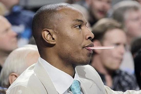 nba球星都有啥奇葩癖好拉塞尔赛前催吐乔丹吐舌头竟因父亲