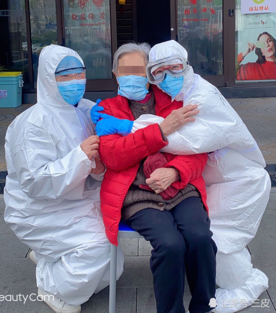 温暖护士节:援鄂医护人员每人获10万元基金奖励:感谢你们的奋不顾身!