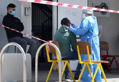 西西里岛|意大利北边威尼斯省42难民确诊，南边西西里30难民出逃，引发恐慌