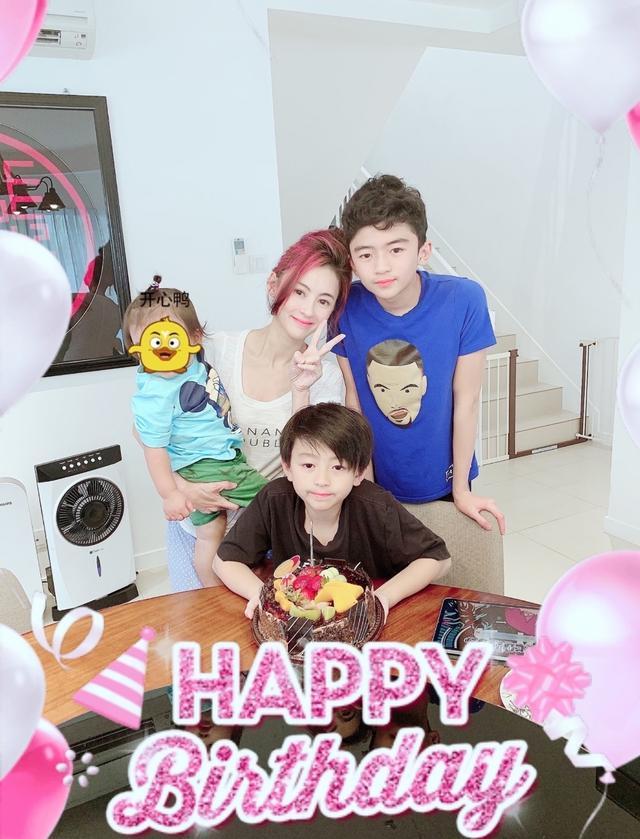 张柏芝|张柏芝带儿子小Q游泳，并感慨陪伴是最好的爱，母子同框感情深厚