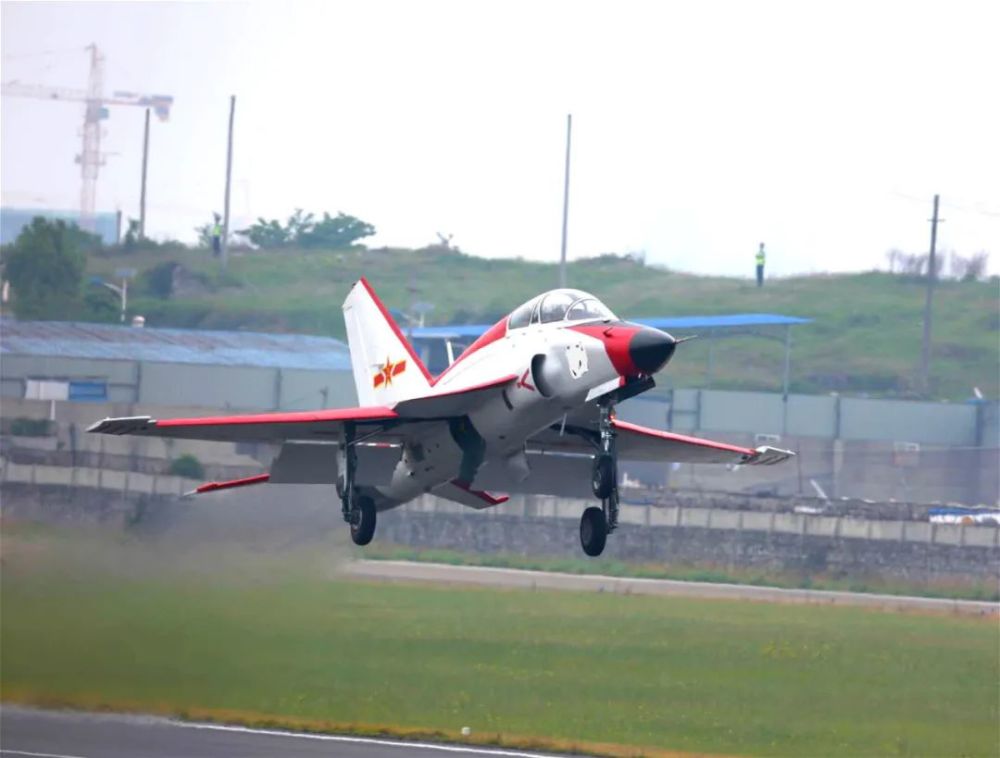 海山鹰改进型首飞成功性能获得两大提升距离登上航母尚待时日