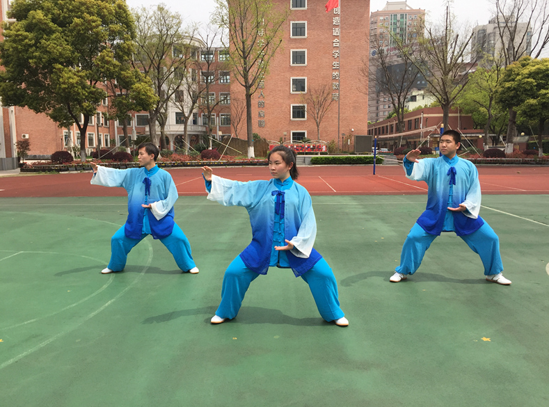 经过数年的推广"青春太极拳"已成为市北中学全体高中生每天乐于开展