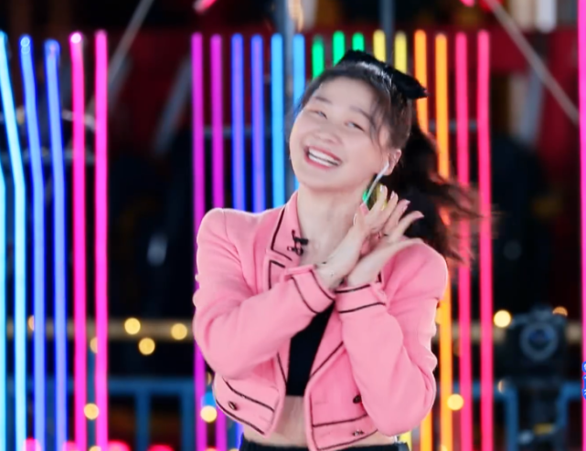 金靖在台上跳《yes!ok》,看见她舞蹈姿势:确定没有私下练习?