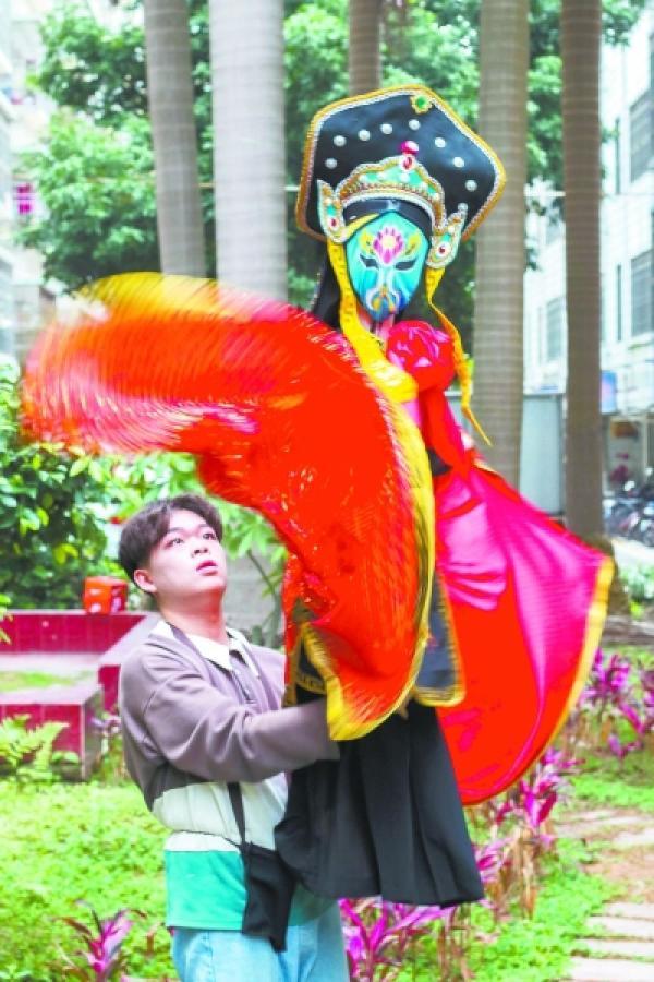 漳州木偶遇上四川变脸 传统木偶带来新色彩