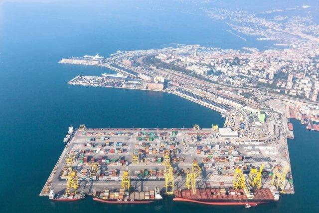 无独有偶,伊朗阿巴斯港的一名官员于5月12日对外表示,该港口的网络