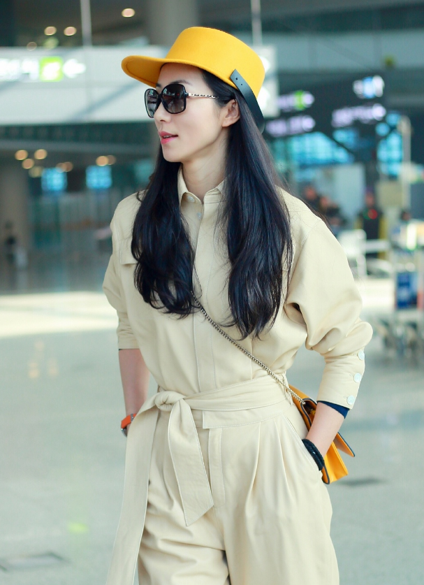 韩雪太不容易了,37岁还要穿"学妹装",还好她的身材够苗条!