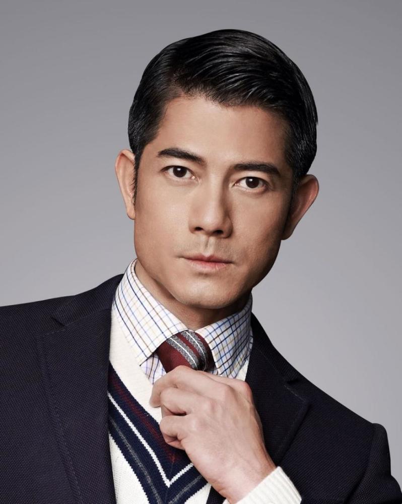 郭富城女儿摘掉口罩,正脸很像郭富城,长大之后肯定是一枚美女