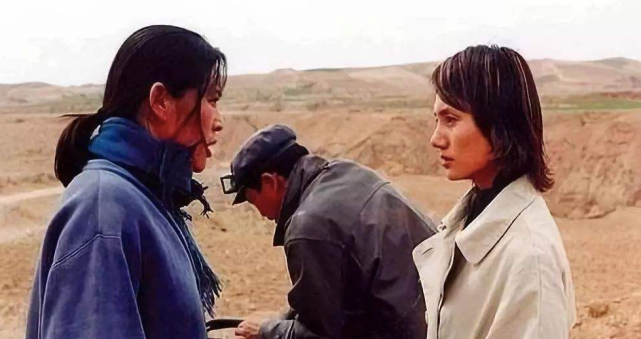 中戏"七朵金花"之一,话剧与影视两不误,袁泉才叫人淡如菊_腾讯新闻