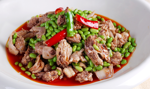 今天这道烧鸭我们用洋丝瓜和青豆来做配菜