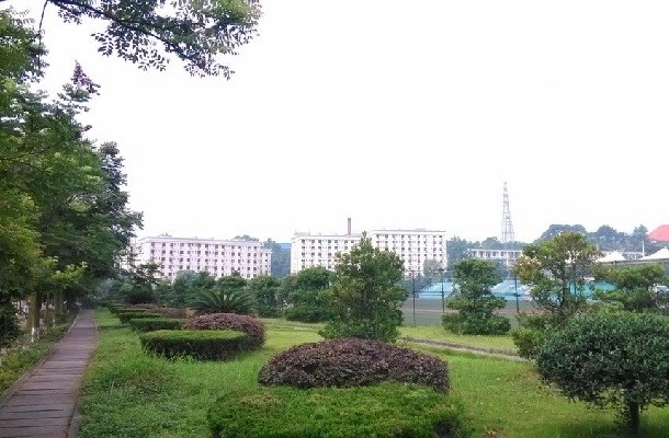 宜昌最好的1所大学国企招人的首选地考上就有铁饭碗