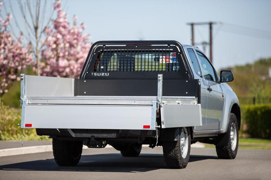 对开车门,三开货箱,还能自动翻斗,这才是真正能干粗活的皮卡