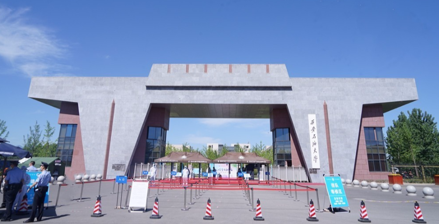 亲切的笑容,贴心的服务!西石大迎来本科生第一批返校学子