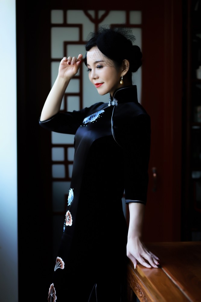 深色旗袍浓墨重彩如诗如画最是人间富贵花