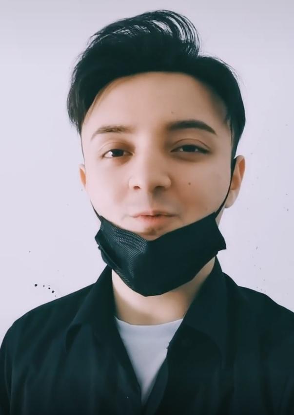 22岁阿尔法近照曝光头发浓密颜值飙升被指意外撞脸尼格买提