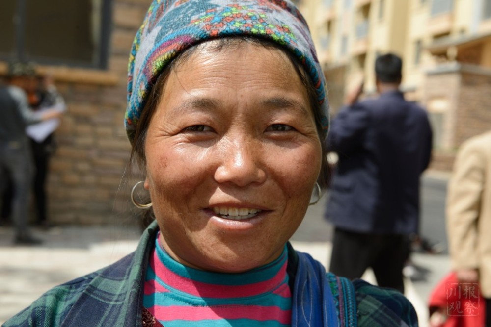 搬新家了!镜头记录"悬崖村"贫困老乡的笑脸