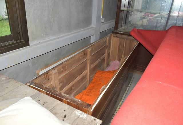 泰国男返乡住寺庙隔离房内竟有口棺材网友后事都安排上了