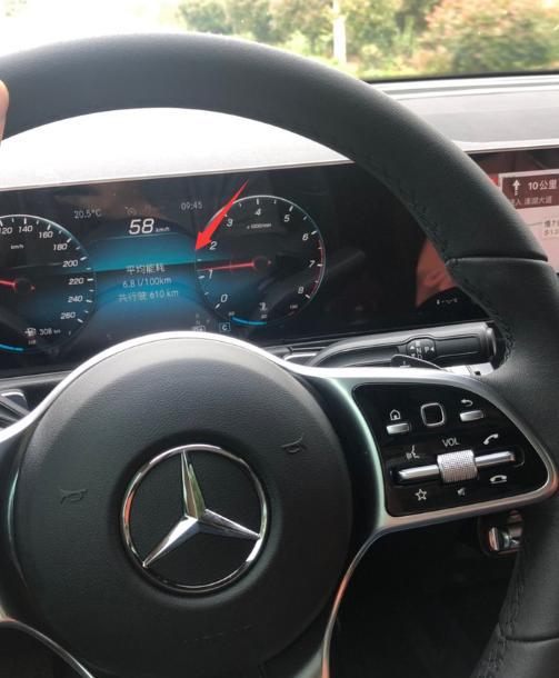 7万买奔驰glb180,三天开610公里,表显油耗6.8l