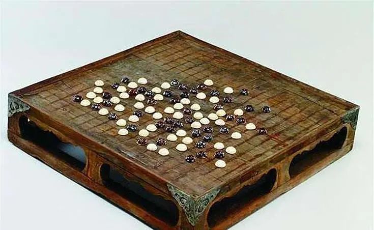 康熙和侍卫下棋差点输了 10天后侍卫尸体被人发现 康熙留下千古名言 全网搜