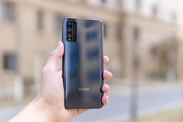 从荣耀play4t系列销量看市场变化消费者对手机品质愈发严苛