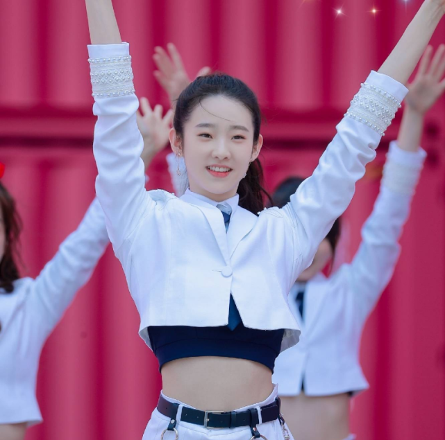 张艺凡军训照被曝光看清她素颜状态真不愧是天生丽质的脸蛋