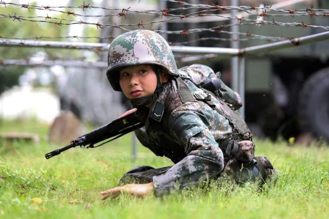 从学霸到标兵,这名女兵华丽蝶变!
