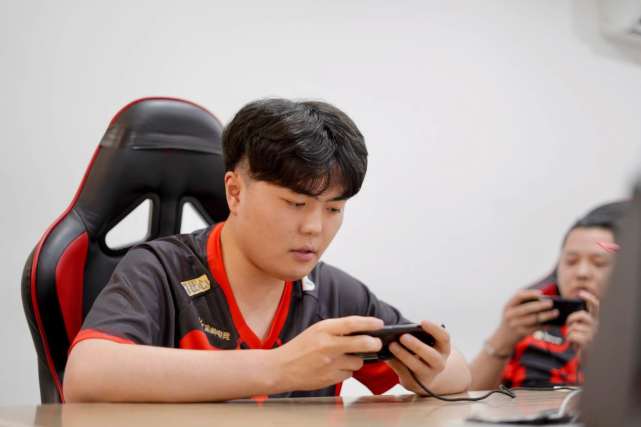 ag一诺和笑影因为蓝buff"吵架",六点六"看戏":不和他们玩!