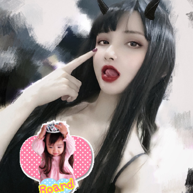 超越腐团儿斗鱼魔王首次cos学生制服装筷子腿美哭百万网友