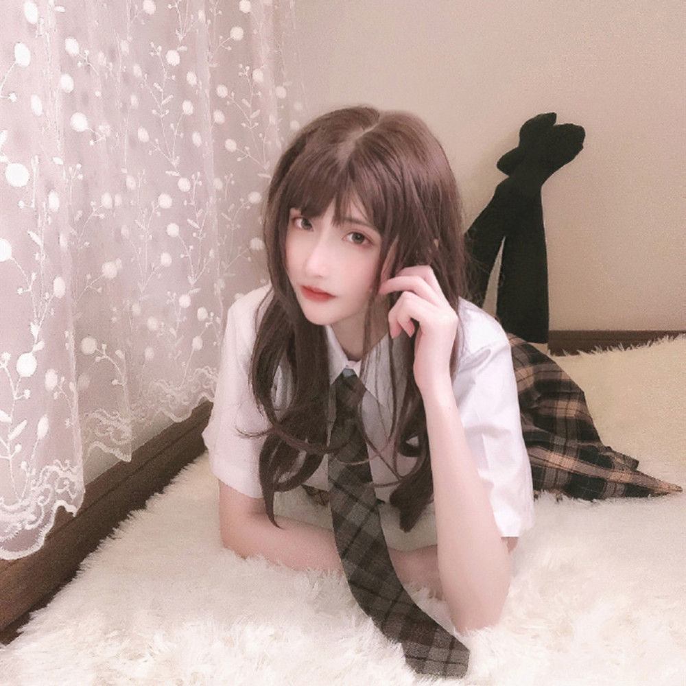 超越腐团儿斗鱼魔王首次cos学生制服装筷子腿美哭百万网友