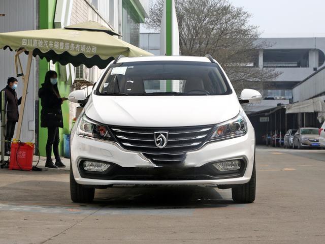 五菱全能王配换挡拨片油耗63l后备箱达1460l428万