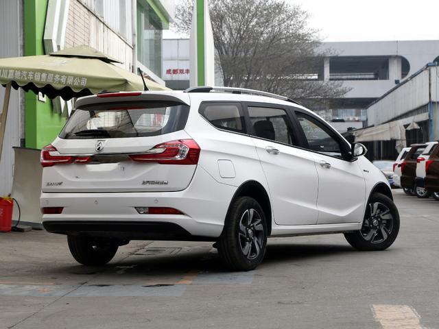 五菱"全能王",配换挡拨片油耗6.3l,后备箱达1460l,4.28万