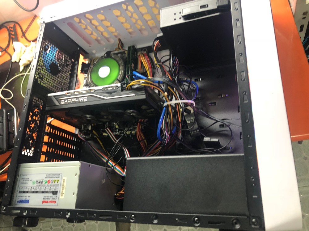 电梯里捡到一台主机,是馅饼还是陷阱?拆机后我真是开心得要死!