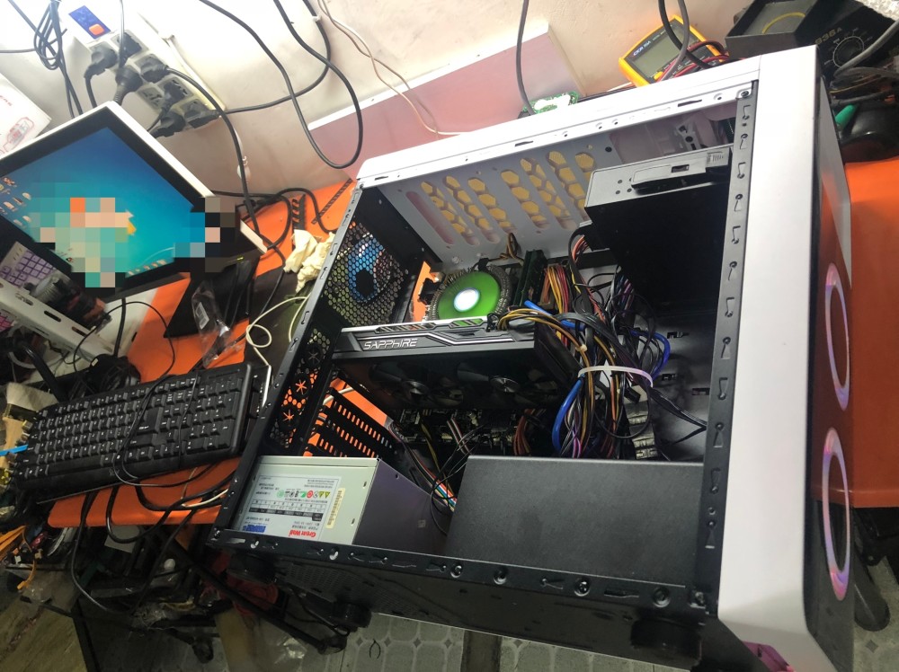 电梯里捡到一台主机,是馅饼还是陷阱?拆机后我真是开心得要死!