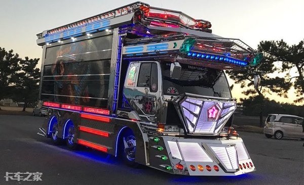 改装卡车很常见但这些车改的也太夸张了还能上路吗