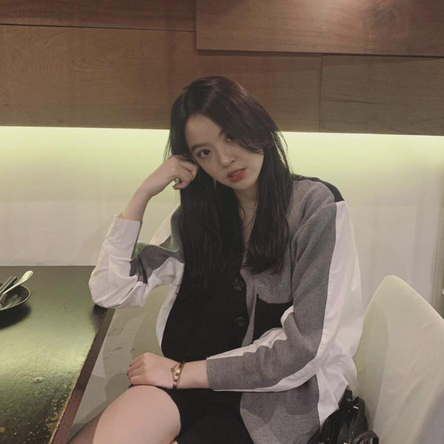 华谊千金王文也与好友喝烧酒,友人镜头下王文也美到模糊!