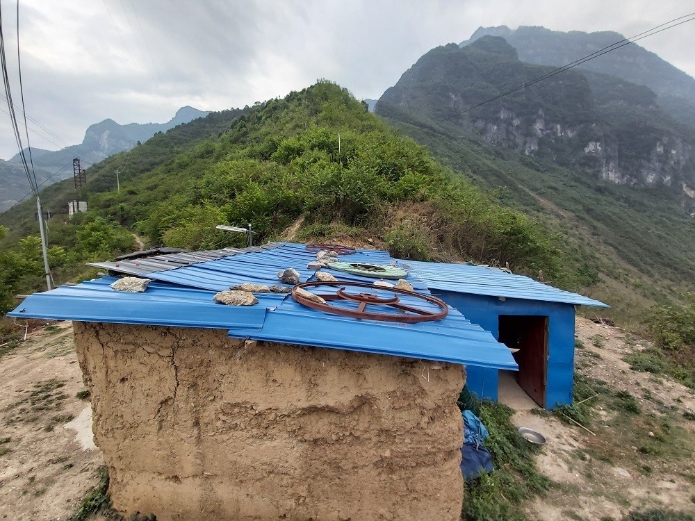 "悬崖村"搬家:守望与新生,一家两代人的抉择